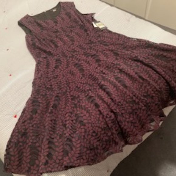 ⭐️⭐️ 2 x's Host Pick ⭐️⭐️ NWT - Tommy Hilfiger Purple Lace Overlay Dress -Sz 14* - Picture 1 of 7